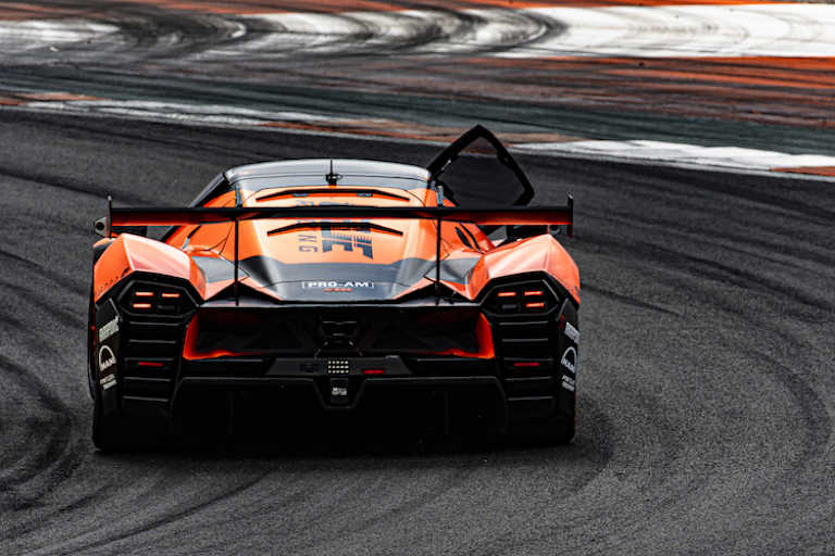 Witzig: Beim Test am Donnerstag sprang eine Notklappe der Fahrerkanzel des X-BOW GT2 auf