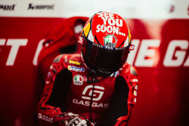 Mit diesem Helm bestritt Pol Espargaró sein letztes Rennen als Stammfahrer