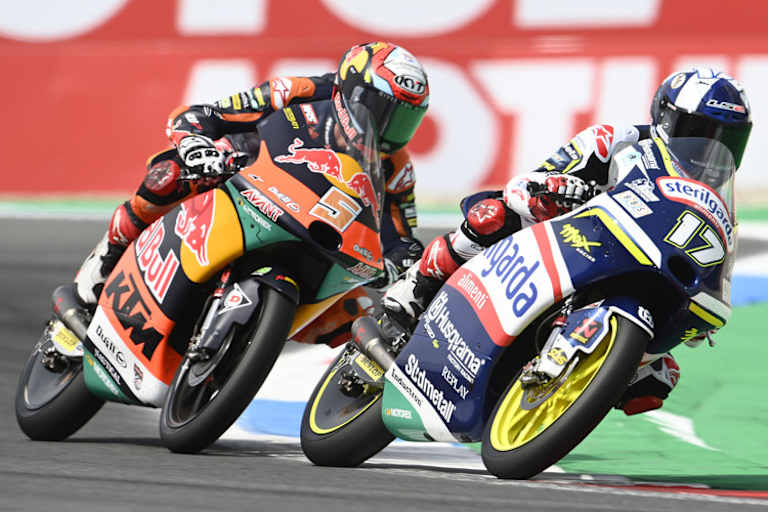 John McPhee vor Jaume Masia (KTM)