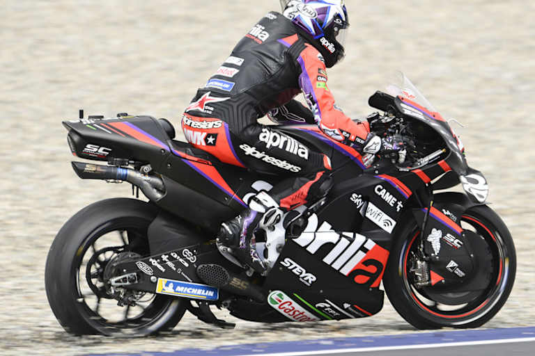 Nach einem Verbremser musste der Spanier durch das Kiesbett