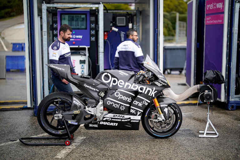 Die Ladezeit der V21L beträgt rund eine Stunde