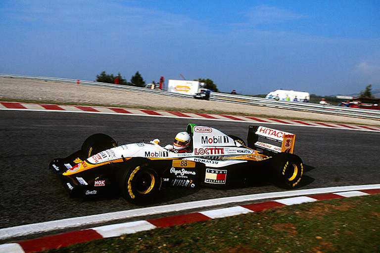 Philippe Adams mit seinem Lotus 109-Mugen Honda auf der Rennstrecke von Estoril in Portugal 1994