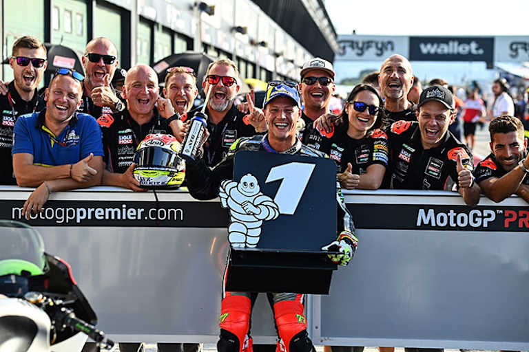 Domi Aegerter als Weltcup-Sieger in Misano 2022