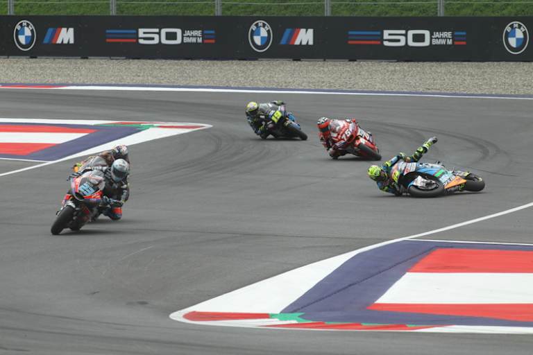 Marcel Schrötter holte P8, Aldeguer stürzte