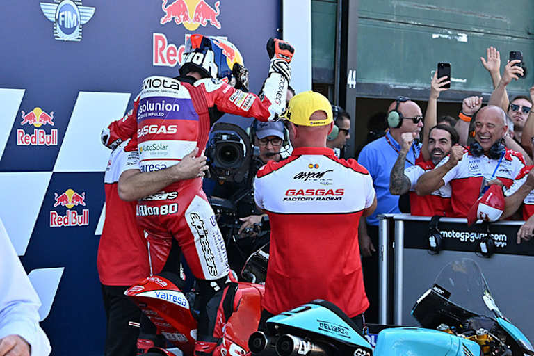 Jubel im GASGAS Aspar Team