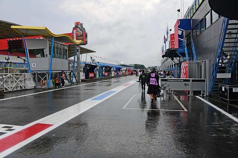 Dutch TT in Assen: Der Regen soll erst nach 16 Uhr aufhören