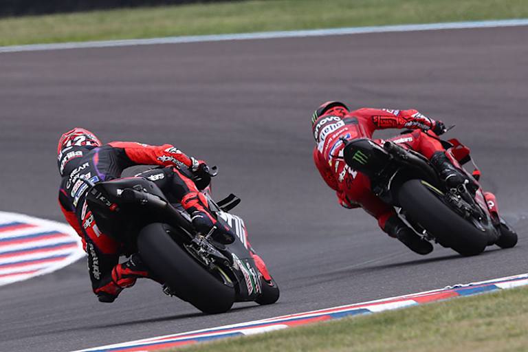 Am ersten Tag in Südamerika: Bagnaia vor Viñales