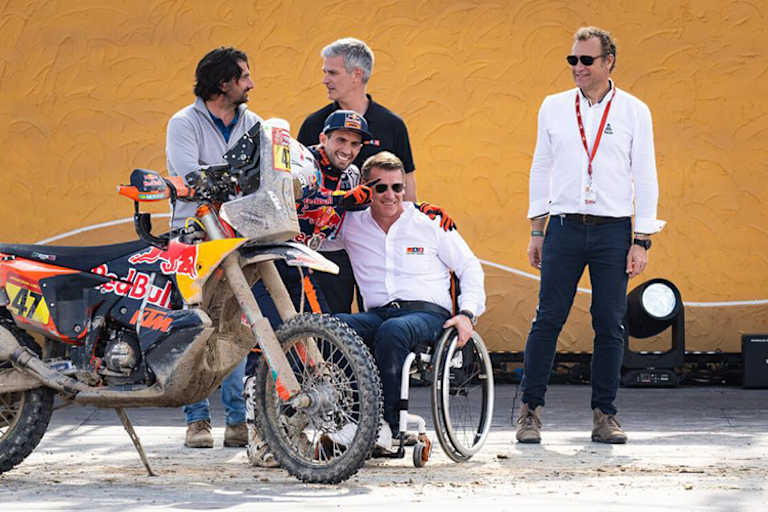 Pit Beirer mit Sieger Kevin Benavides (KTM)