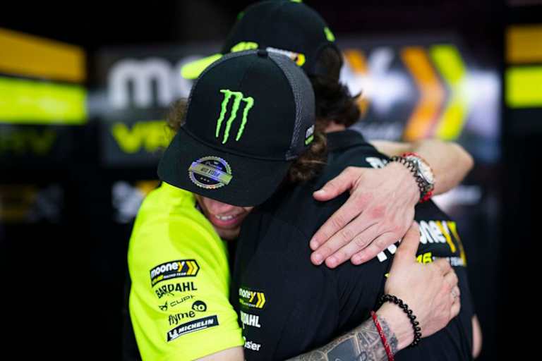 Bez umarmt Uccio: «Wie ein großer Bruder» 