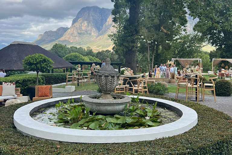 Die Hochzeitgesellschaft wurde in Weingut MolenVliet mit viel Aufwand bewirtet