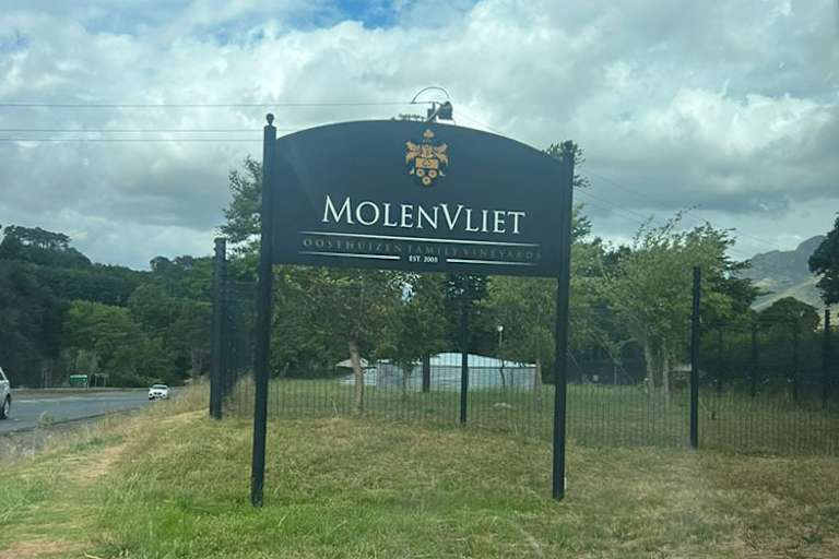 Das noble Weingut MolenVliet bildet die stilvolle Location für die Hochzeit von Brad und Courtney Binder