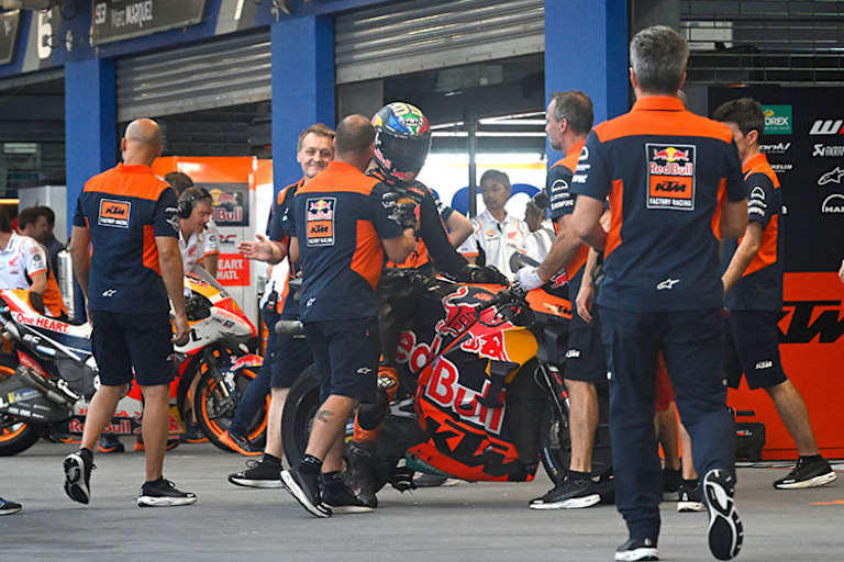 Brad Binder: Nach Platz 10 bei der Rückkehr an die Box traf er zufriedene Gesichter