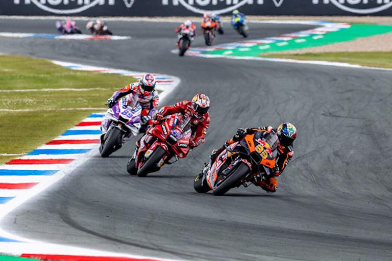 Das Rennen in Assen: Binder (33) vor den beiden Ducati von Miller und Martin