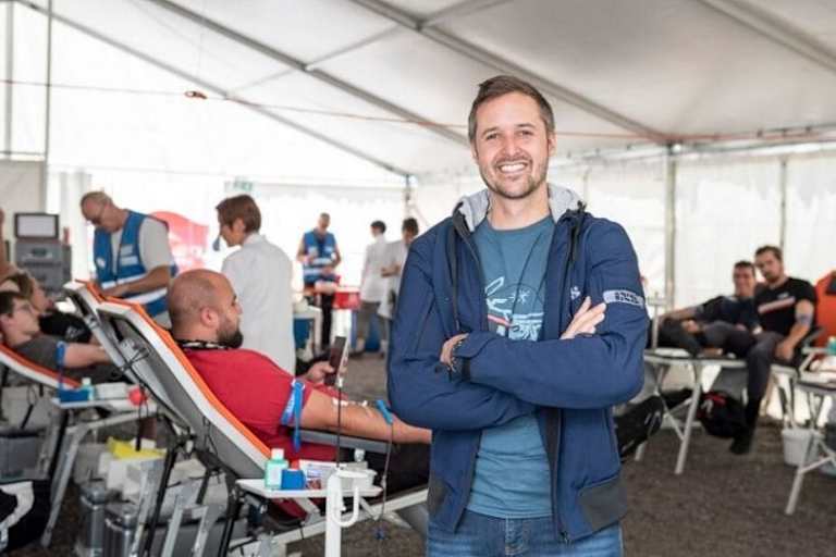 Tom Lüthi, erfolgreichster Schweizer Motorradrennfahrer der jüngeren Vergangenheit, wird am Sonntag anwesend sein und Autogramme schreiben 