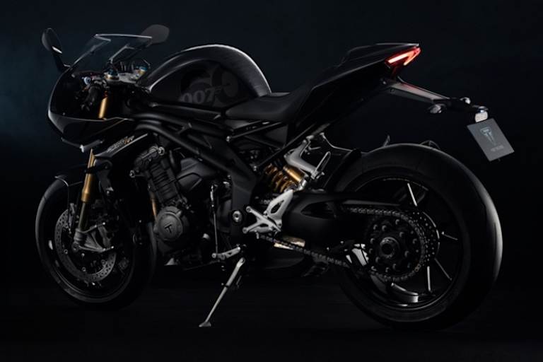 Sturzverbot: Die Sonderlackierung der Triumph Speed Triple 1200RR sollte man nicht in den Aspalt einmassieren 