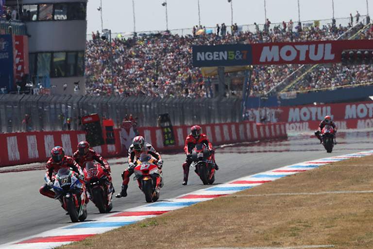 Im Rennen: Stefan Bradl (6) vor A. Fernández (37), Lecuona, Viñales und Folger