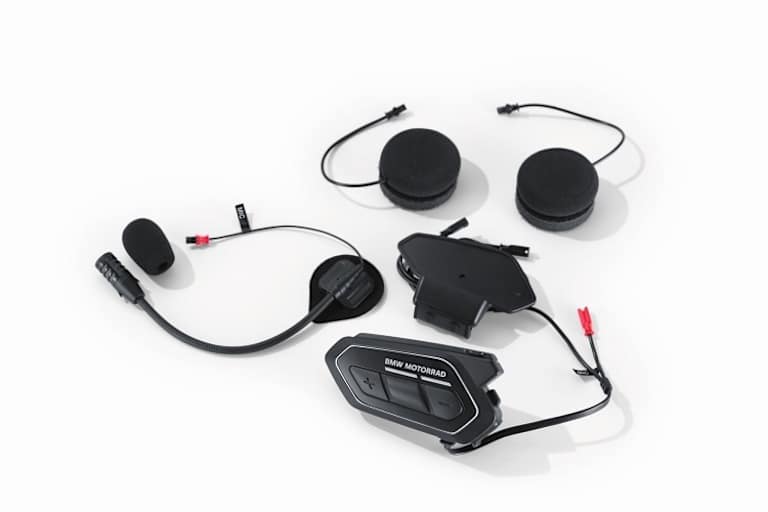 Das Kommunikationssystem BMW ConnectedRide Com U1 wird als einbaufertiges Set geliefert