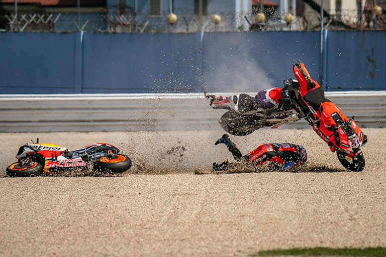 Auch Pol Espargaró war in den Sturz mit Zarco und Pirro verwickelt