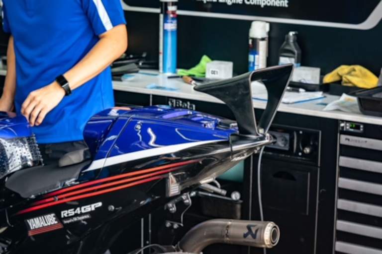 Zum Aero-Paket an der M1 von Crutchlow gehörte auch ein Heck-Spoiler