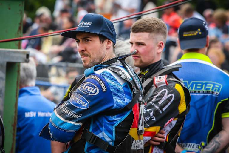 Max Dilger (li.) ist vom Nichtstun geplagt