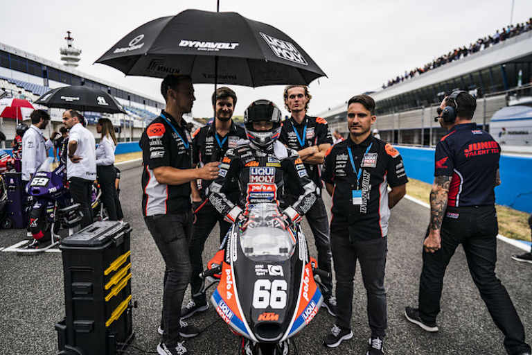 Phillip Tonn mit dem Liqui Moly Intact JuniorGP Team