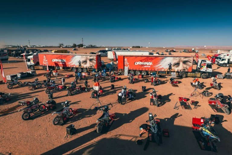 In diesem Bereich können die Original by Motul-Teilnehmer an ihren Motorrädern arbeiten