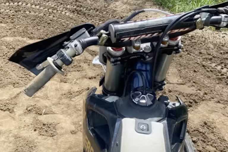 Der Lenker wurde nach unten abgeknickt