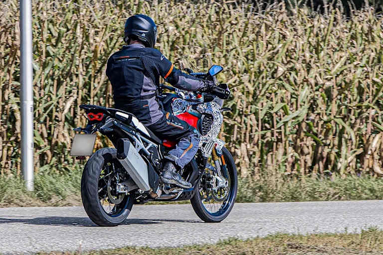 Eine schlanke Linie, kombiniert mit ausreichend Federweg und gutem Windschutz