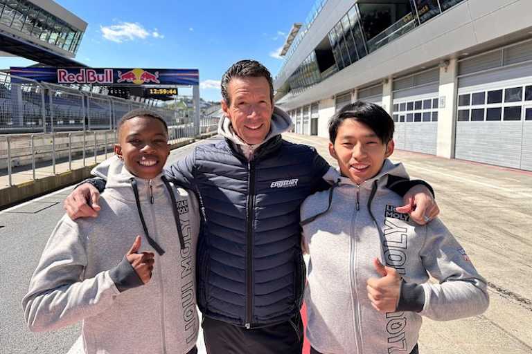 Kwanda Mokoena, GT3-Projektleiter Manuel Reuter und Dylan Yip (v.l.n.r.)