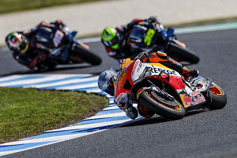 Harte Kämpfe: Pol Espargaró (44) vor Crutchlow und Darryn Binder