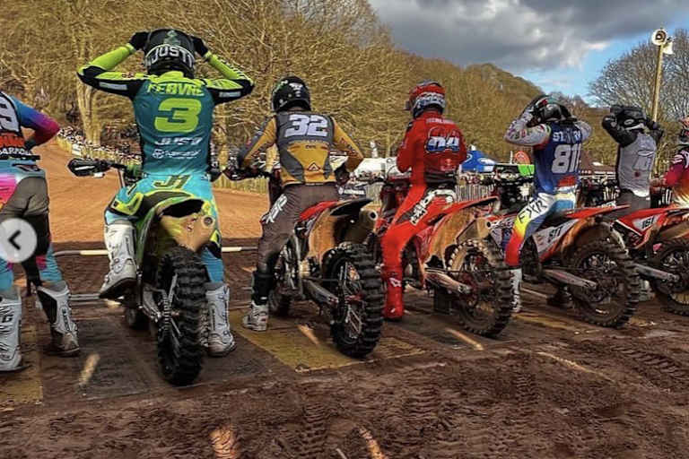 Das Startgitter bereitete einigen Fahrern Probleme