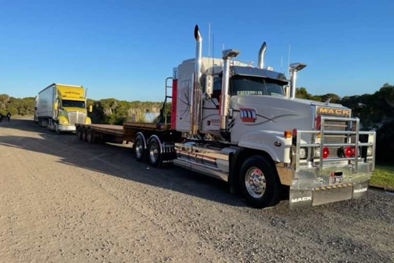 Die Trucks von Gibson Freight hinter dem Fahrerlager von Phillip Island