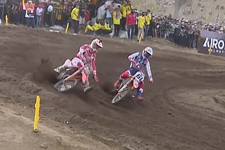 Das entscheidende Überholmanöver: Gajser geht außen an Prado vorbei in Führung