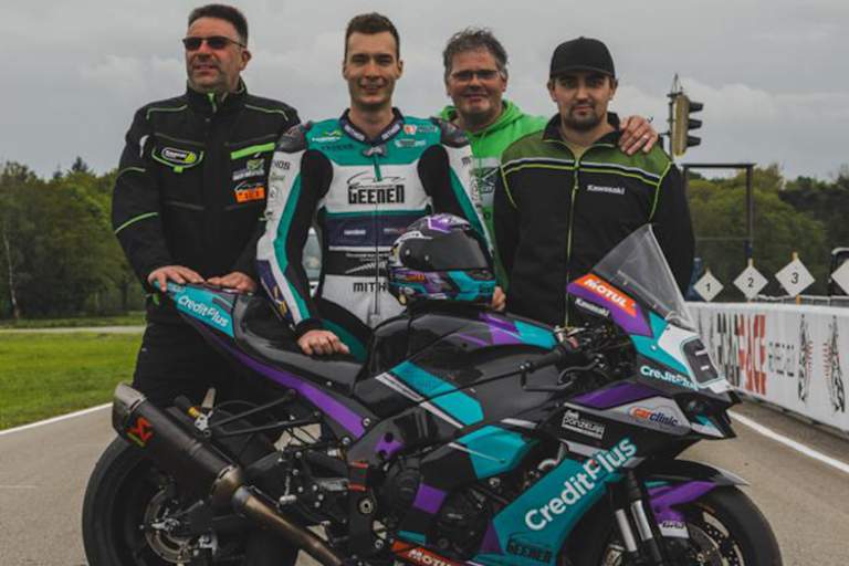 Max Geenen (ganz links) mit Joey den Besten und der Kawasaki-Crew