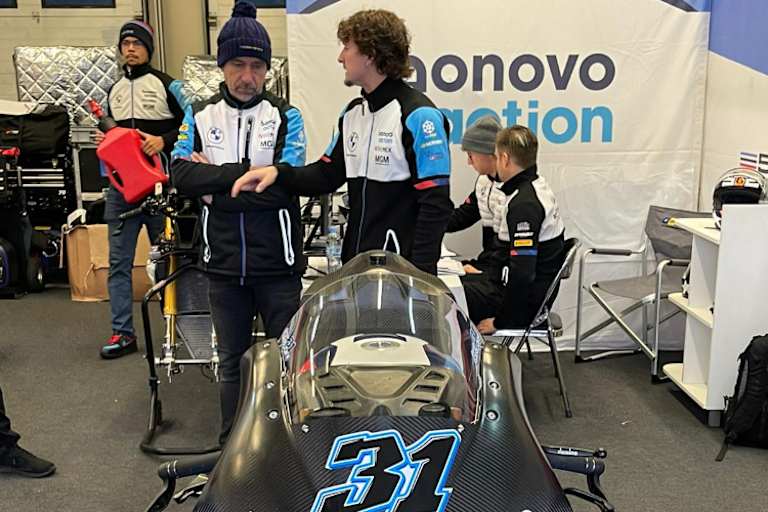 Garrett Gerloff (Mitte) hat sich im Team bereits gut integriert