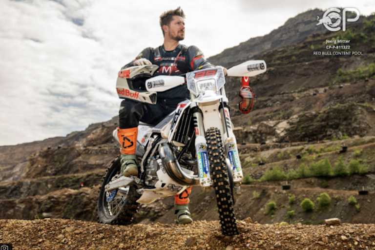 Marcel Hirscher vor dem «Iron Giant»