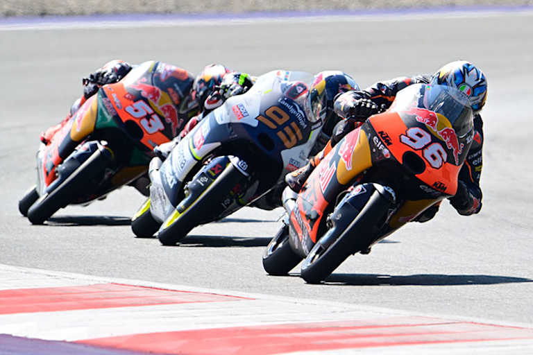 Spielberg-GP: Daniel Holgado (96) vor Sasaki und Sieger Öncü