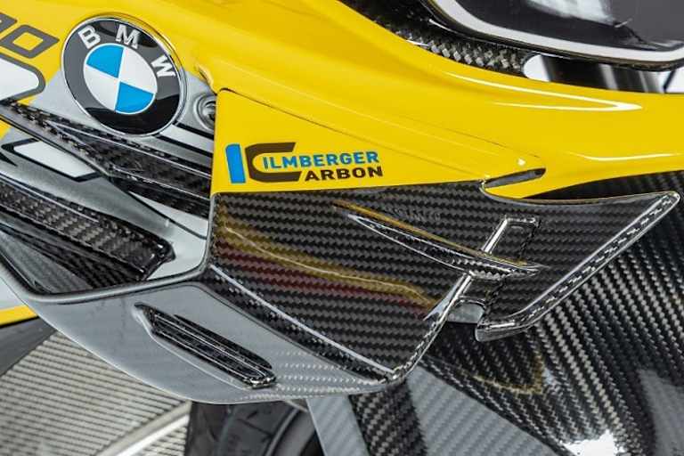 Karbon, wohin das Auge blickt: 34 Karbonteile fertigt Ilmberger für die BMW S1000R
