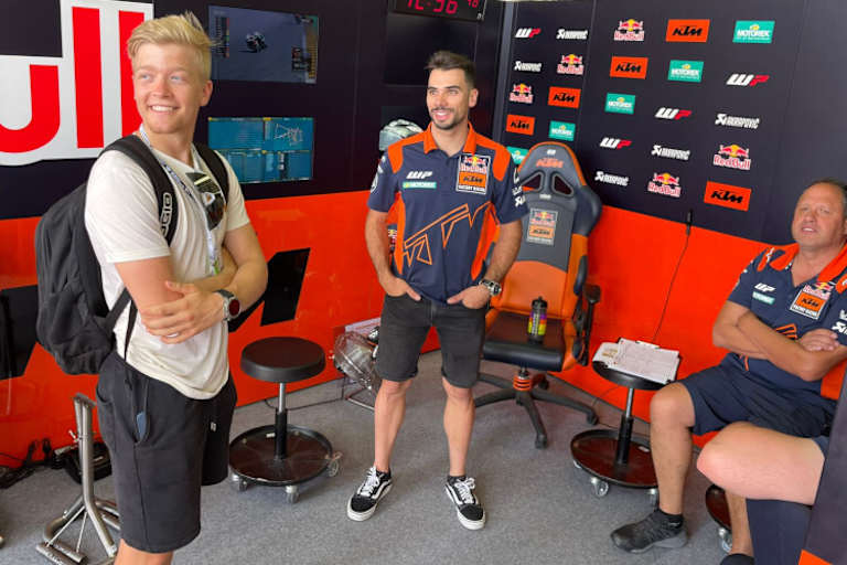 Horgmo mit Miguel Oliveira und Crew-Chief Paul Trevathan