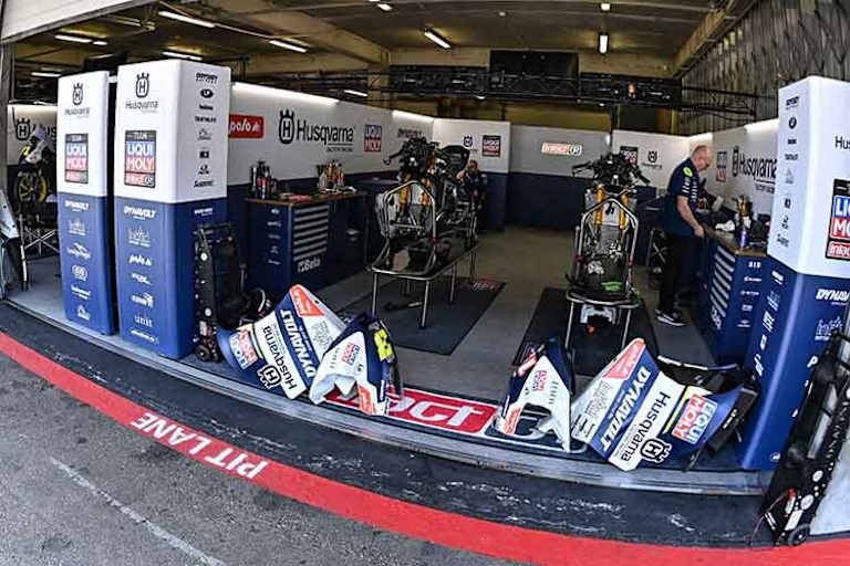 Die Liqui-Moly-Husqvarna-Box in Portimão