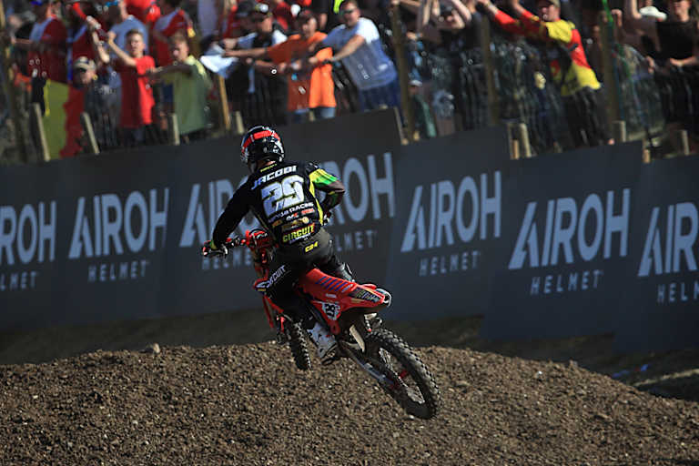 Henry Jacobi wurde im Talkessel von den Fans gefeiert