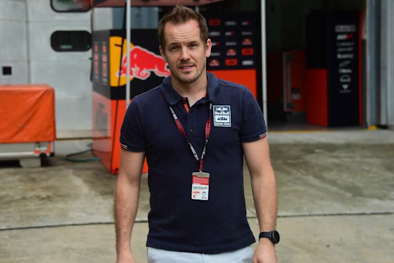 Mika Kallio ist für KTM in Sepang am Streckenrand im Einsatz