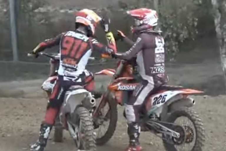 Tom Koch gratuliert dem Sieger Jordi Tixier