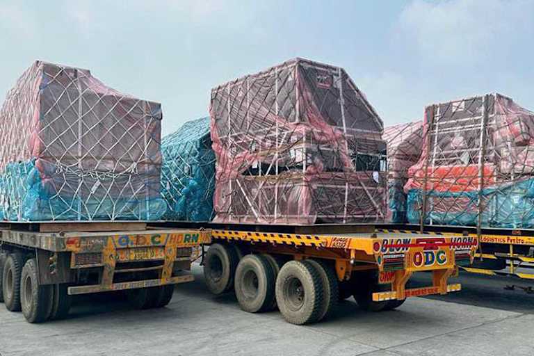 Mit diesen Oldtimern wurden die kostbaren Frachtkisten an die Strecke gebracht