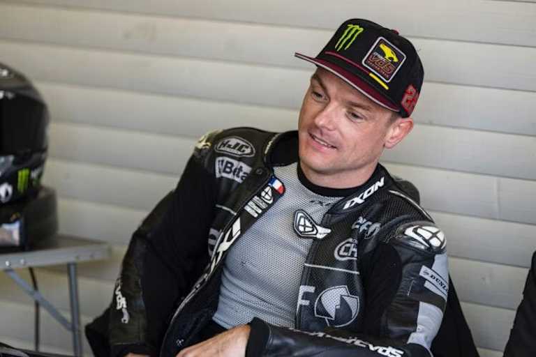 Sam Lowes im Wintertest-Outfit