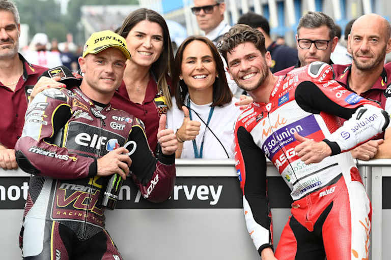 Marina Rossi direkt hinter Sam Lowes (daneben Sarah und Jake Dixon)