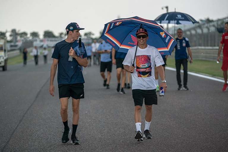 Streckenbesichtigung in Indien: Alex und Marc Márquez