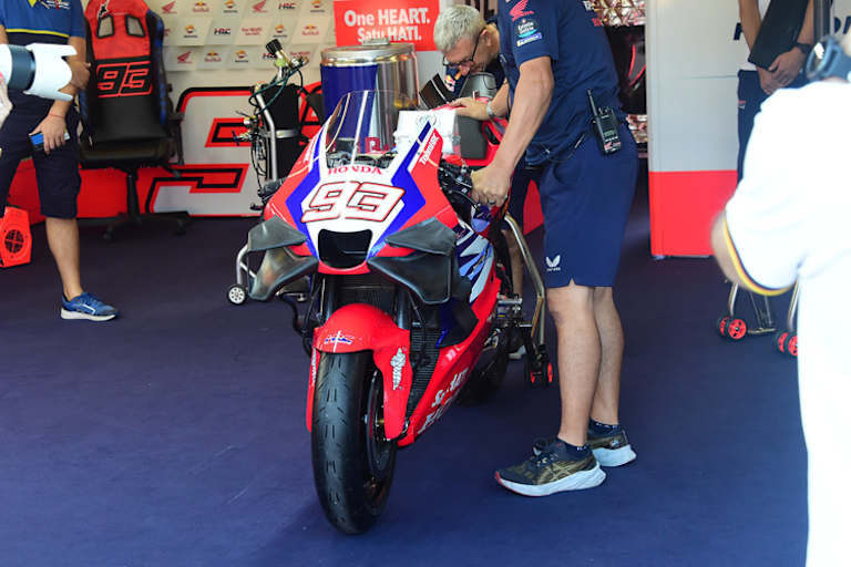 Marc Márquez fuhr in der Früh zuerst mit seinem Bike vom Weekend, dann mit dem neuen Chassis