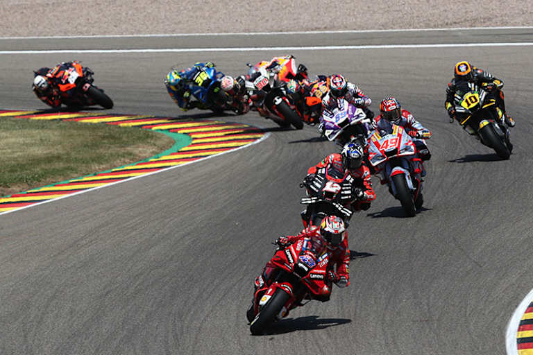 Viele Verfolger nach dem Long-Lap-Penalty: Jack Miller vor Viñales, Diggia, Marini (19), Martin (89) und Binder