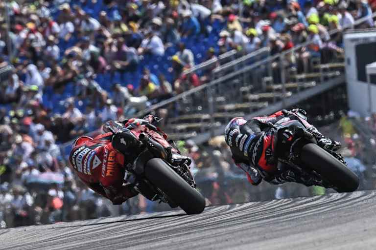Miller (direkt hinter Aleix Espargaró) auf dem Weg zu Platz 3 auf dem Sachsenring